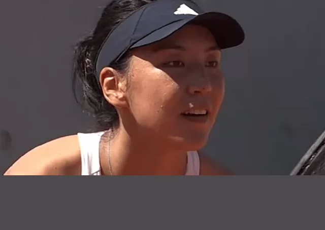 王欣瑜0:1落后内心波澜壮阔,郑钦文数度哽咽布局未来_心态_金花_中国